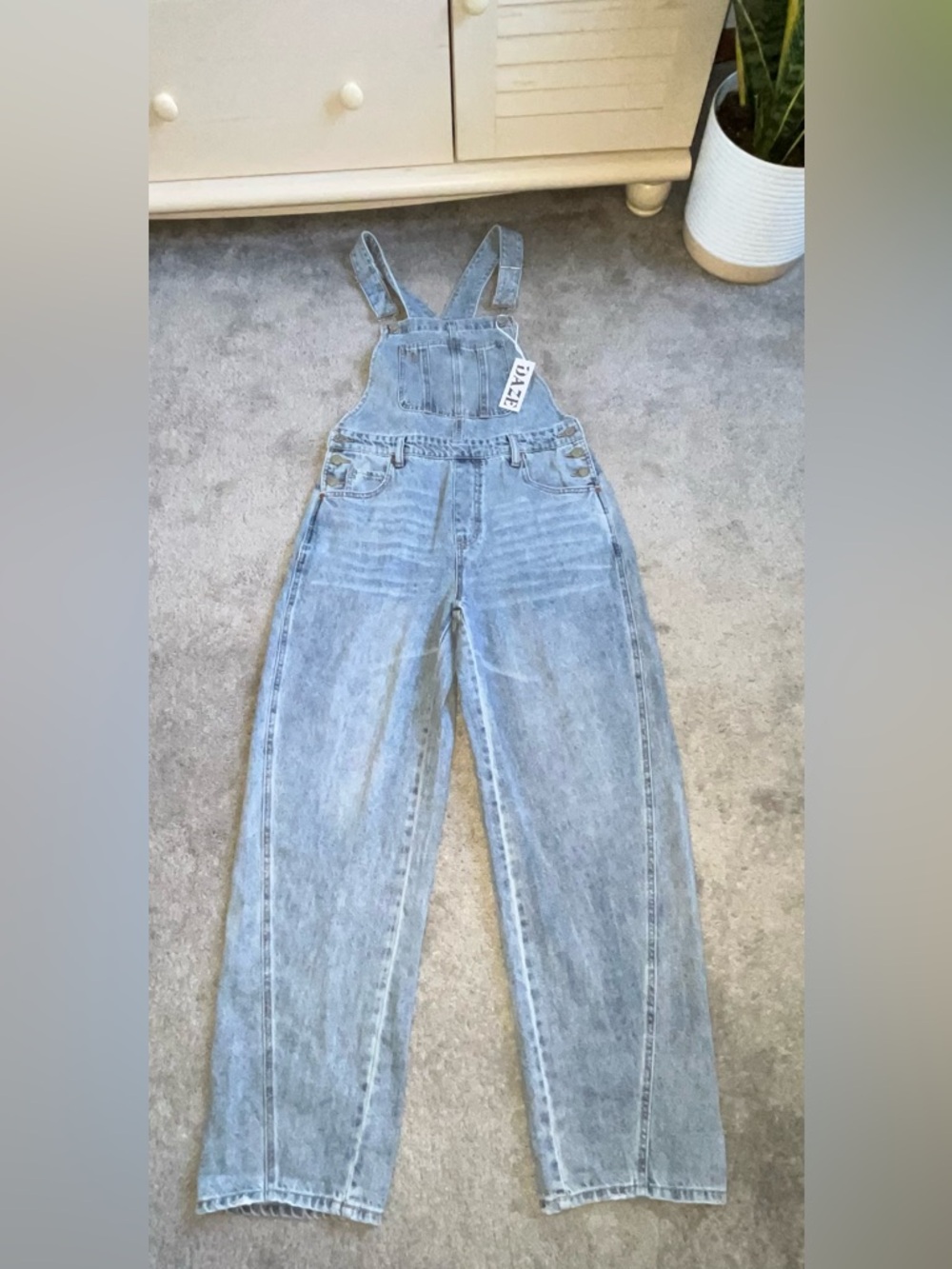NWT DAZE Canyon Barrel Leg Overalls M - Picture 3 of 9
